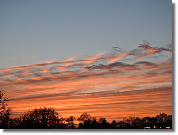 Cirrus undulatus, te Bennekom. Foto door Maria de Jonge