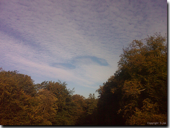 twee pilotengaten boven Baarn op 14 oktober 2009