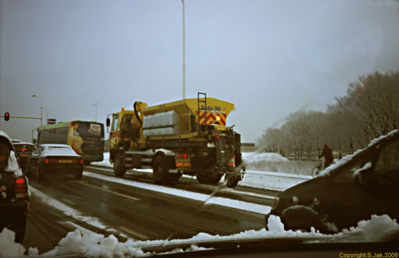 Sneeuwval 6 maart 2006, nabij Bennekom 07.45 uur. Begin van een heel lange ochtendspits.